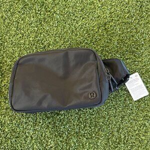 Everywhere Belt Bag Large with Long Strap 2L - Black/Black